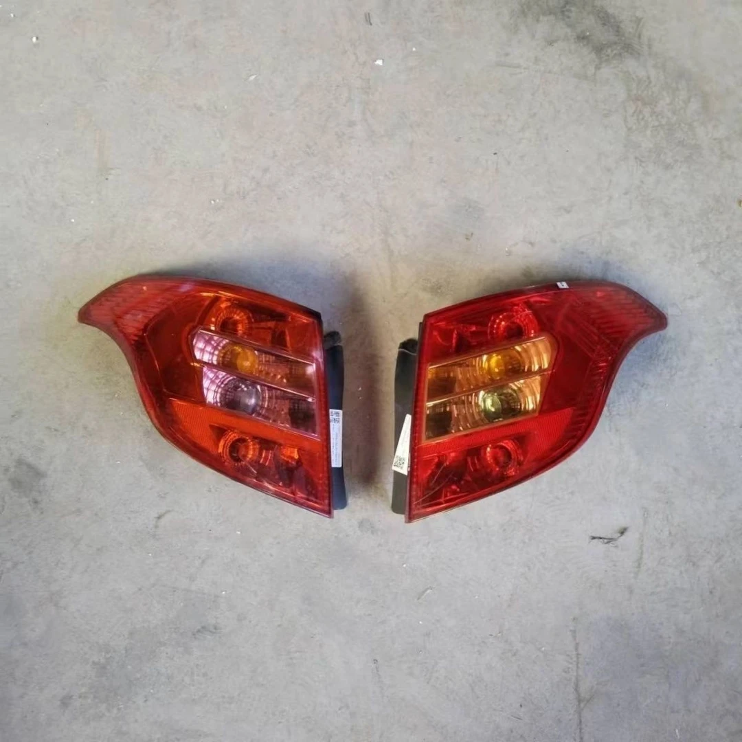 适用于奔腾B50后尾灯总成刹车灯倒车灯防追尾灯