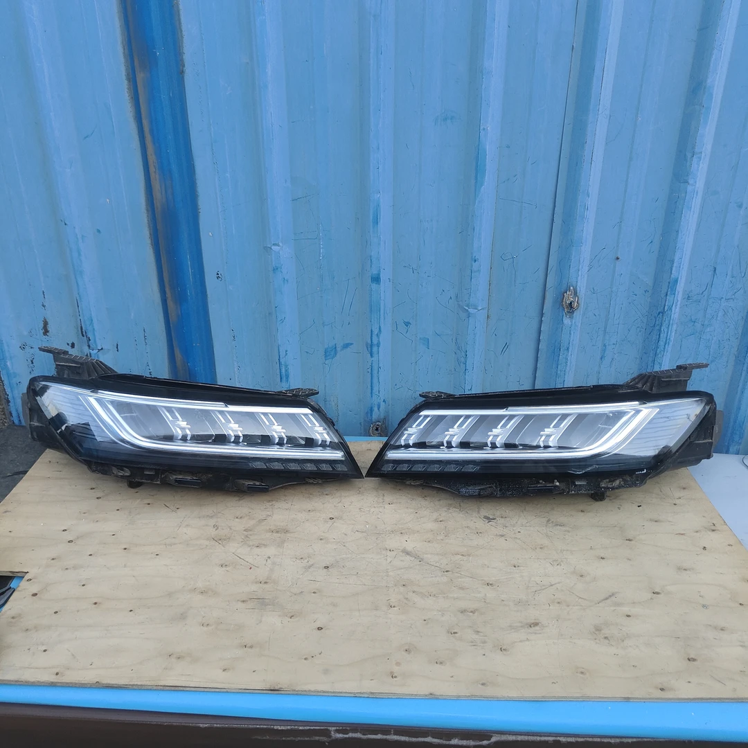 8新  适用16_20荣威RX5高配LED前置照明灯前大灯原装原厂