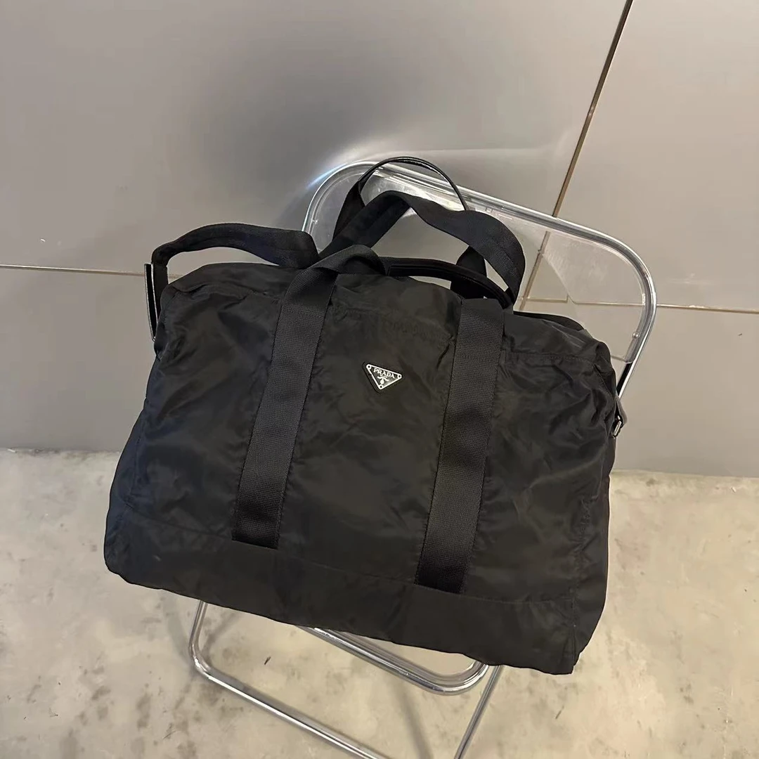 95新 Prada/普拉达 三角标休闲降落伞面手提斜挎健身旅行包男包
