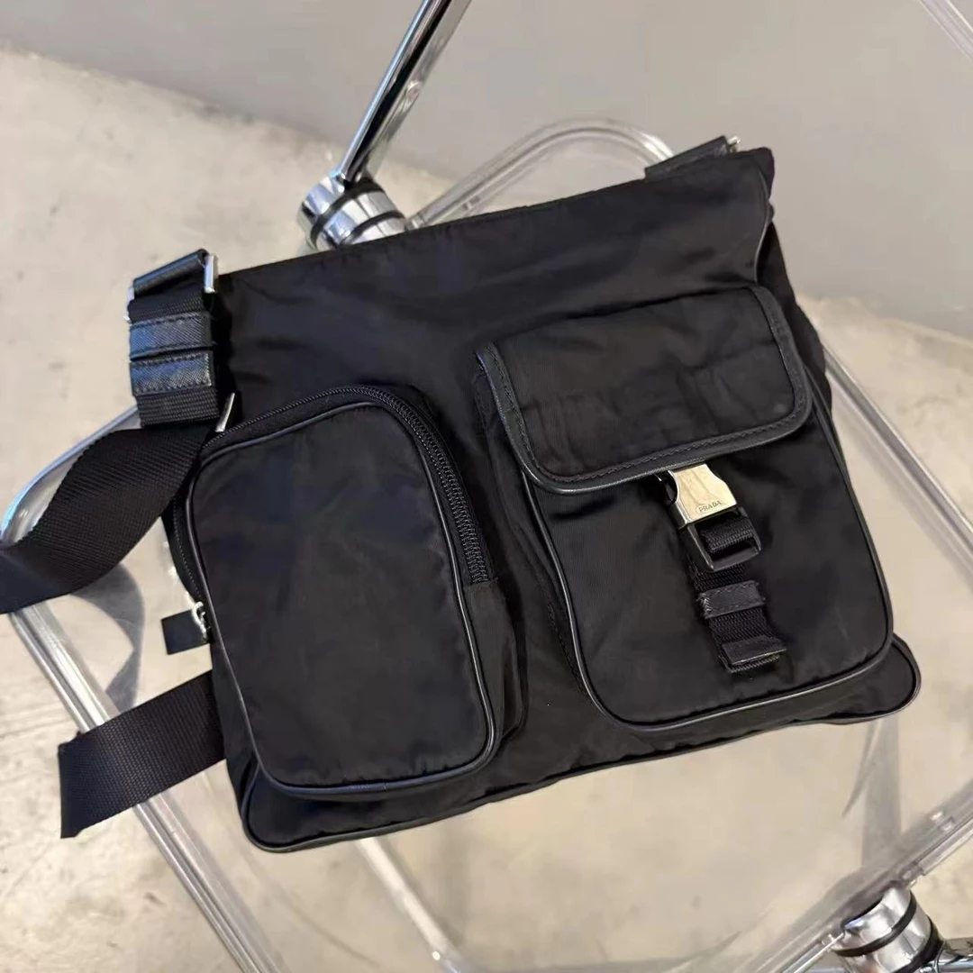 95新 Prada/普拉达 prada 黑色 时尚 休闲 经典三角标 斜款包