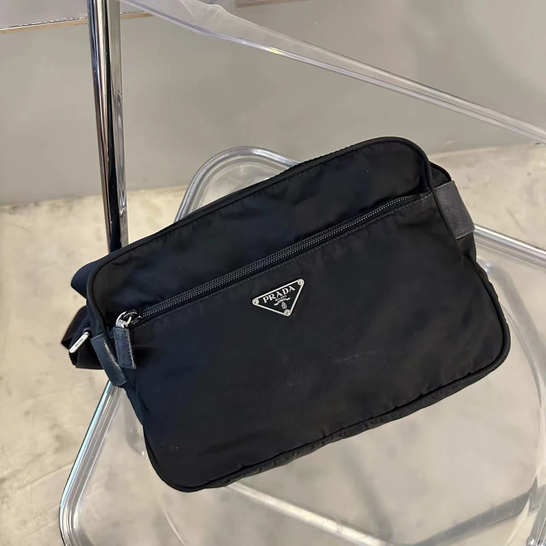 95新 Prada/普拉达 经典三角标休闲降落伞面相机包斜挎包男包