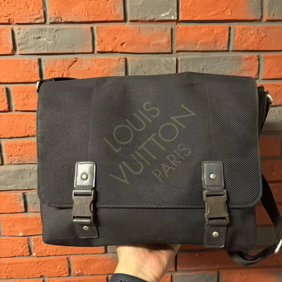 95新 LouisVuitton/路易威登 玖拾中古 陆军系列翻盖邮差斜挎包