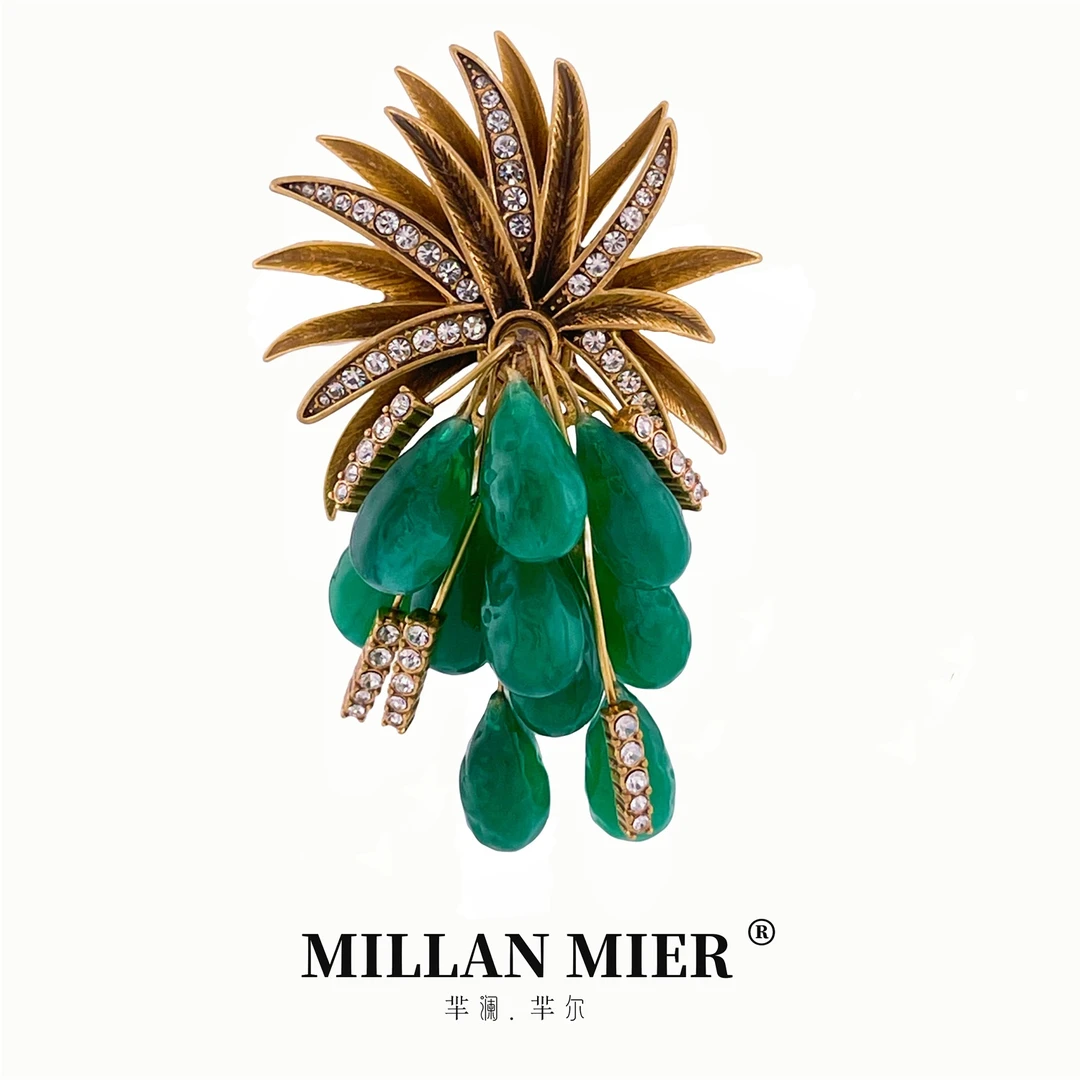 铜合金树脂胸针 秋冬季创意设计时尚气质中古款立体胸针