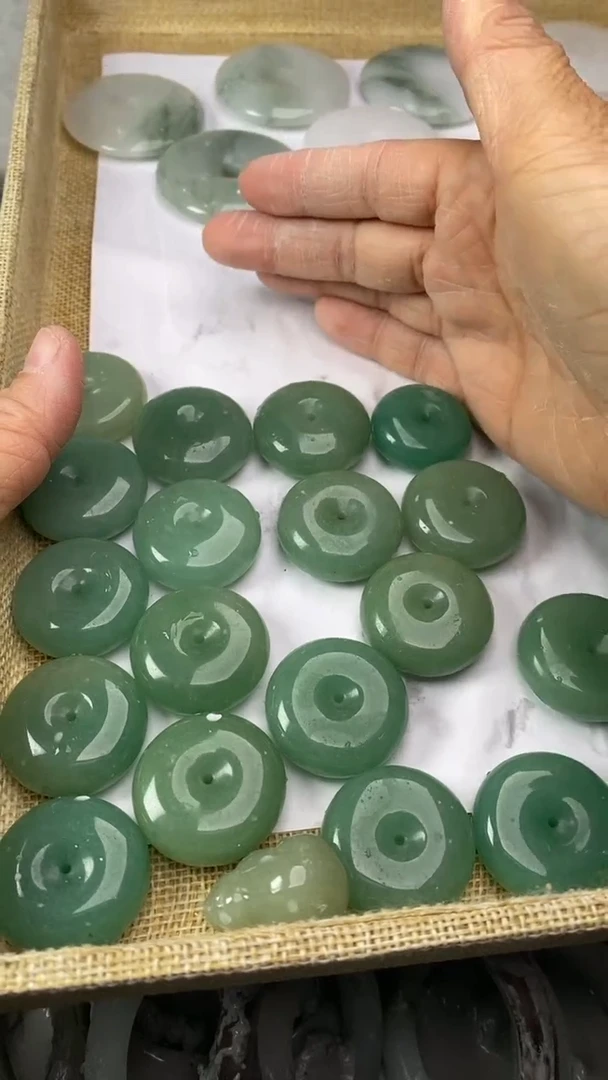 【闪购商品】石英质玉颈饰未镶嵌多样性发 拍一发一东面包