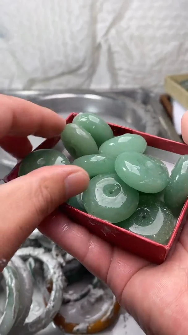 【闪购商品】石英质玉颈饰未镶嵌多样性发 拍一发一 东面包