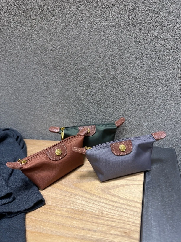 88815新款女士真皮牛皮零钱包轻便时尚饺子包便携口红耳机收纳包