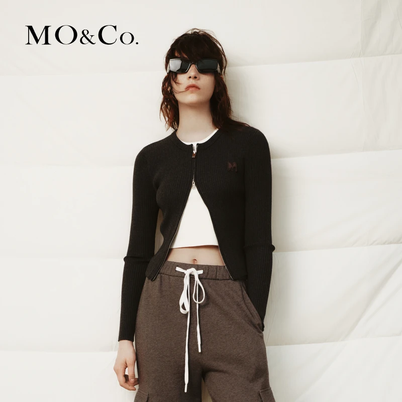 MOCO秋字母刺绣双开头拉链修身针织开衫辣妹风MBC3CARK02