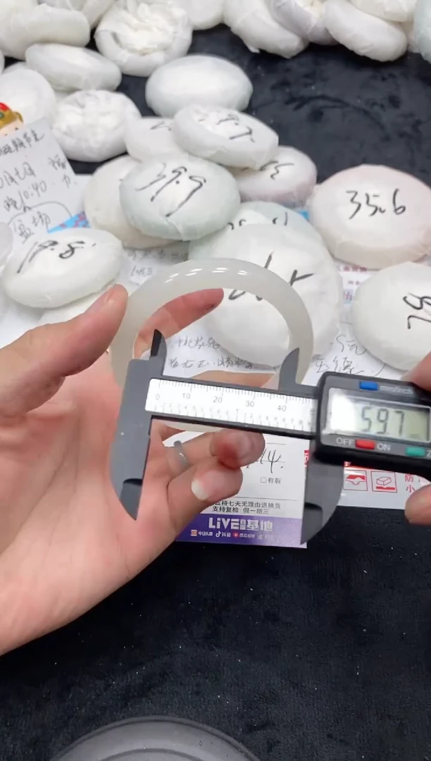 【闪购商品】石英质玉手镯未镶嵌274