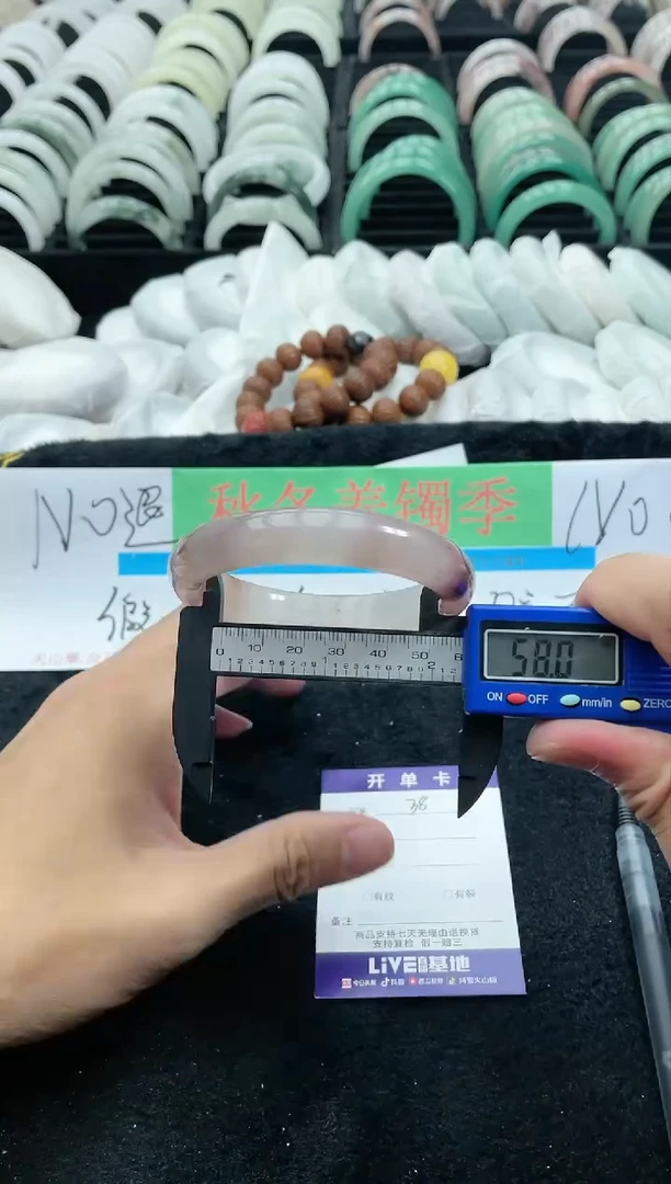 【闪购商品】石英质玉手镯未镶嵌38