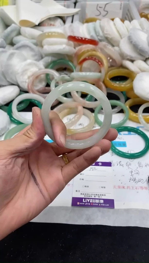 【闪购商品】石英质玉手镯未镶嵌192