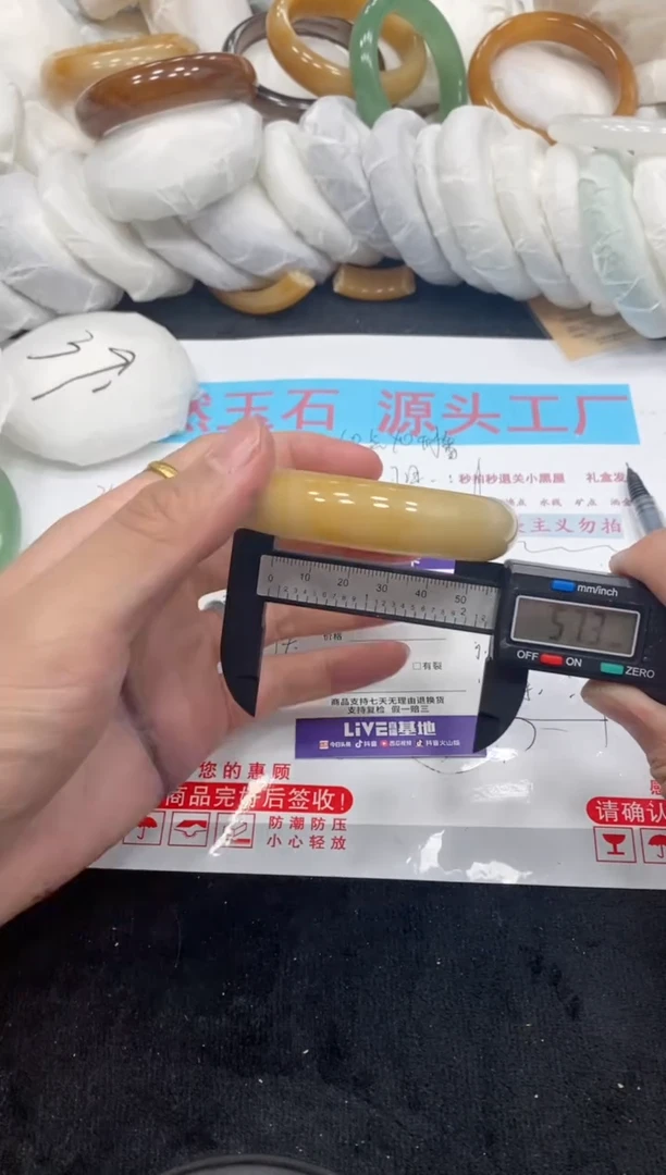 【闪购商品】石英质玉手镯未镶嵌266