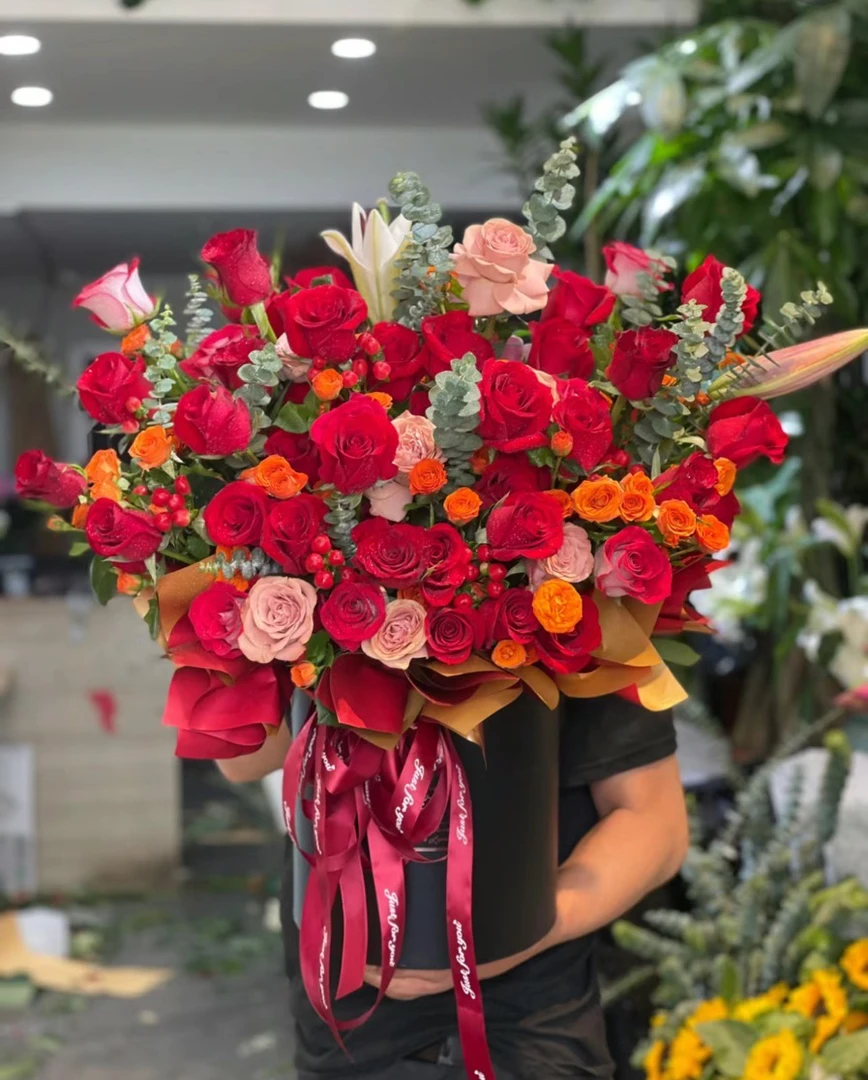 乔迁大吉抱抱桶花束进宅花束
