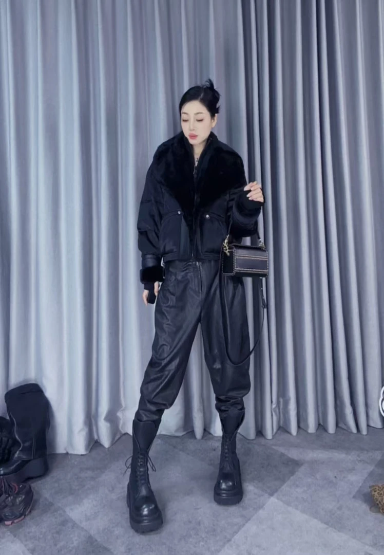 丽姐穿搭新款羊毛皮毛一体白鹅绒短款羽绒服