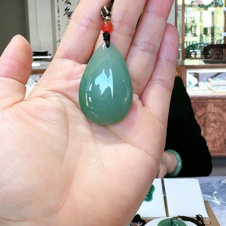 密玉(石英质玉)颈饰合金