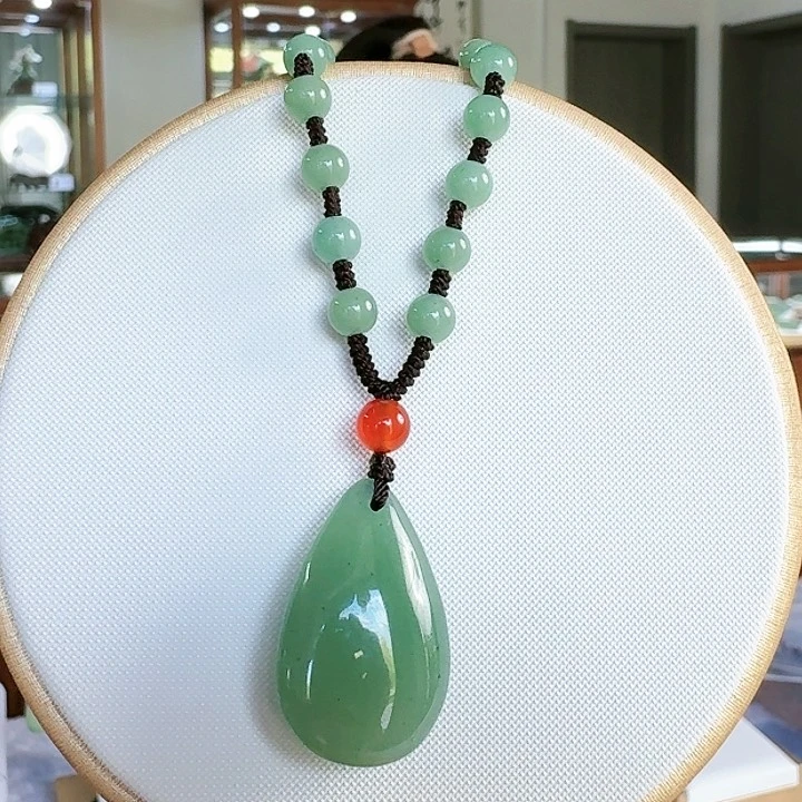 密玉（石英质玉）颈饰合金