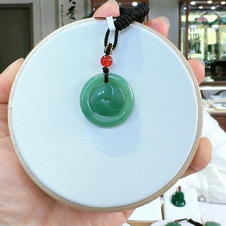 密玉（石英质玉）颈饰合金