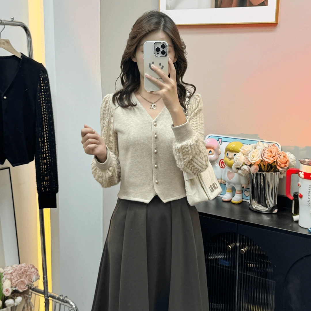 法式复古V领针织开衫女时尚新款设计感小众蕾丝袖上衣小香风短款