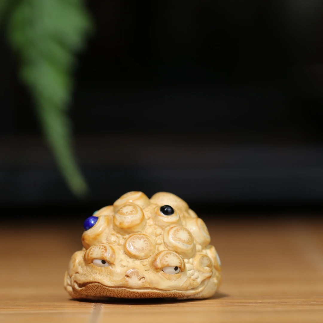 飞碟多宝蟾 竹根雕 纯手工雕刻 方颜作品 配饰挂件 手把件