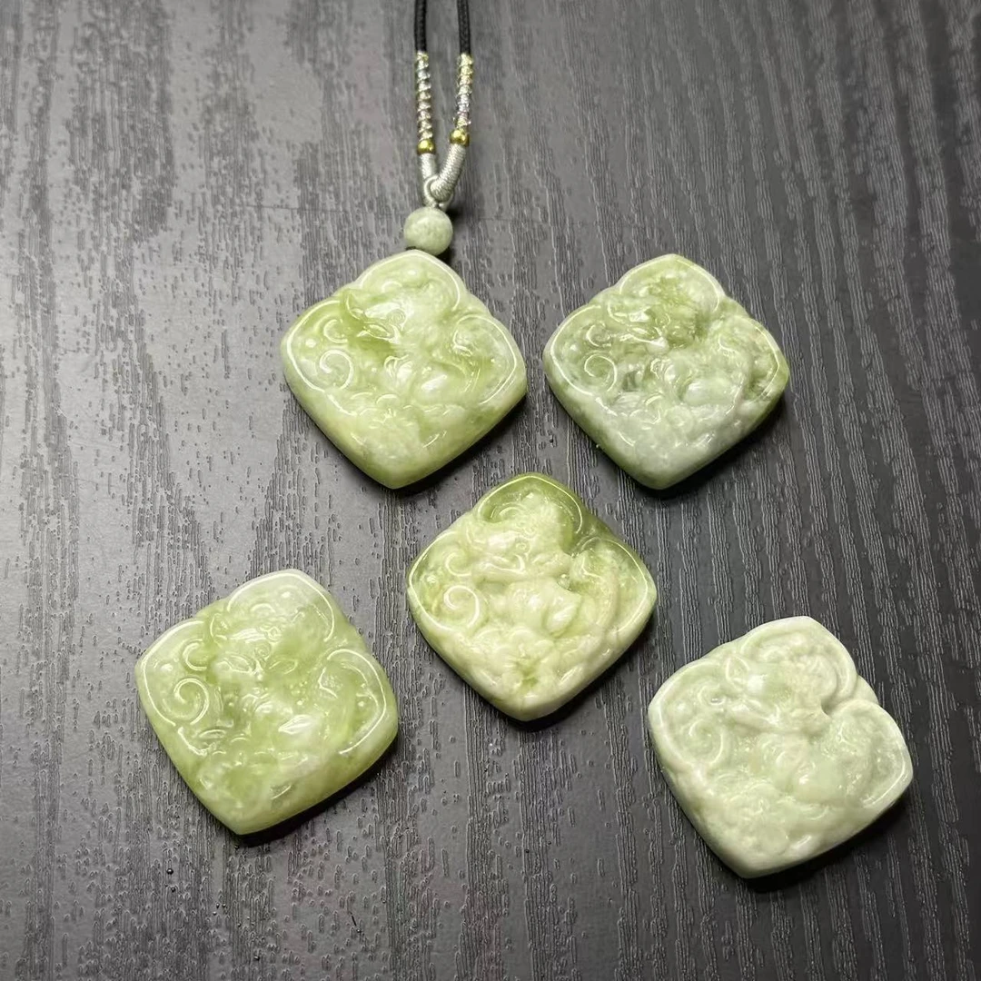 【天然岫玉】方牌九尾狐吊坠 配绳配珠 尺寸32mm 多样性发一