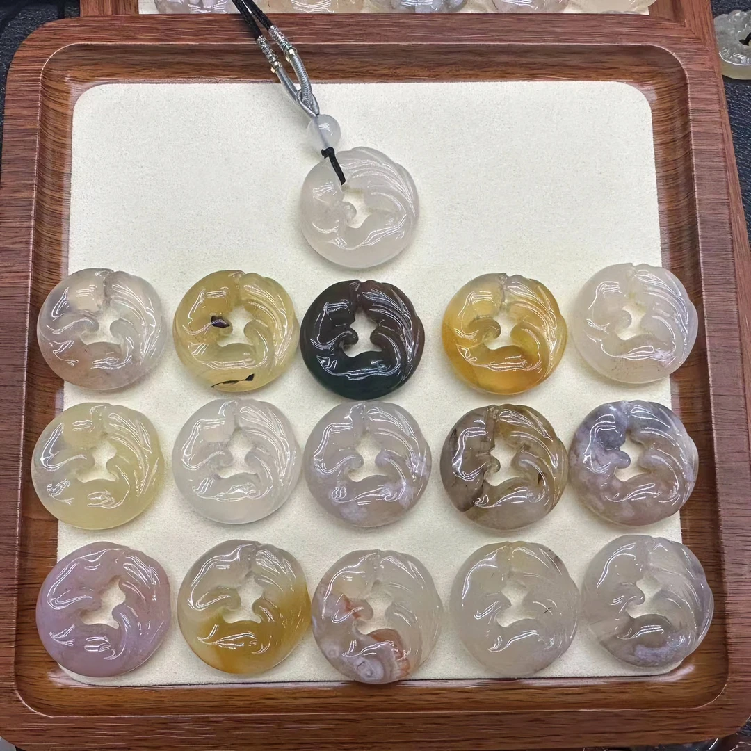 【樱花玛瑙】睡狐吊坠 赠送编绳配珠 尺寸30mm 多样性发一
