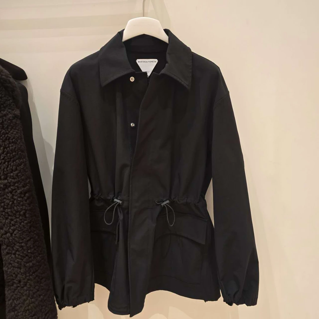 全新未使用 BOTTEGA VENETA/葆蝶家 BV 纯色翻领拉链夹克风衣外套