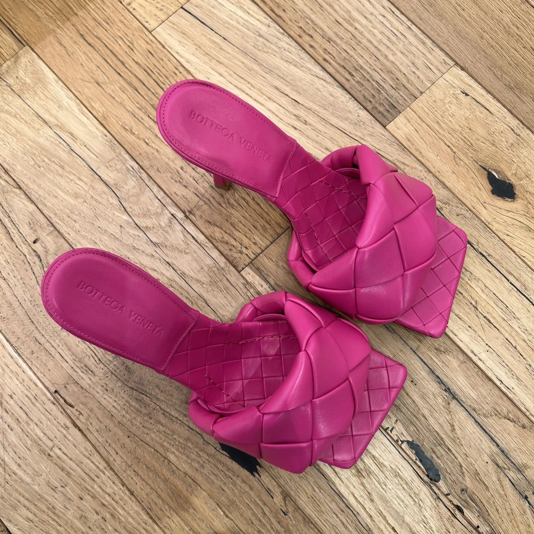 全新未使用 BOTTEGA VENETA/葆蝶家 时尚凉鞋夏季编织凉拖鞋 玫红