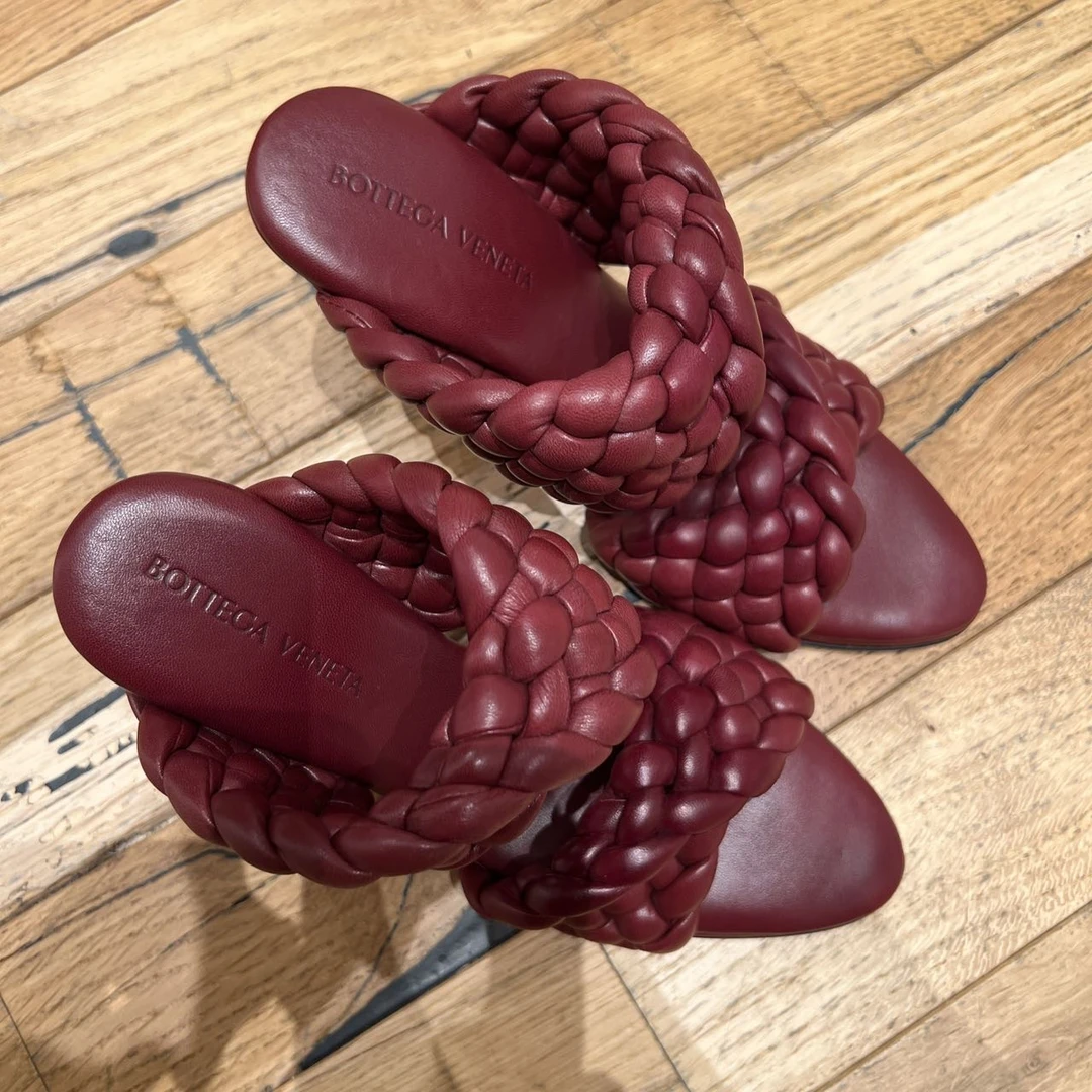 全新未使用 BOTTEGA VENETA/葆蝶家 时尚夏季软底编织凉鞋