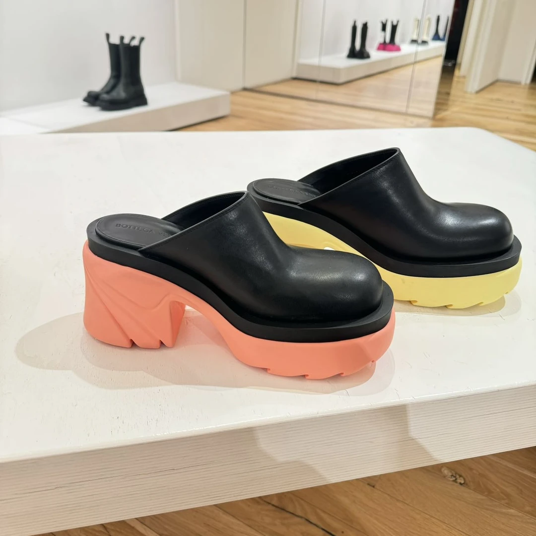 全新未使用 BOTTEGA VENETA/葆蝶家 时尚休闲百搭 包头拖鞋