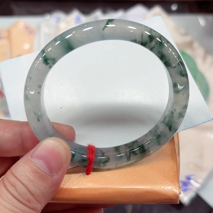 翡翠手镯未镶嵌52贵