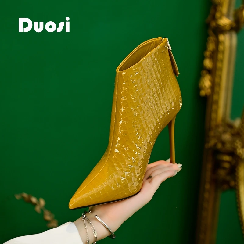 【DUOSI】9cm超高细跟时装靴女春秋单靴尖头瘦瘦靴短靴932-20D