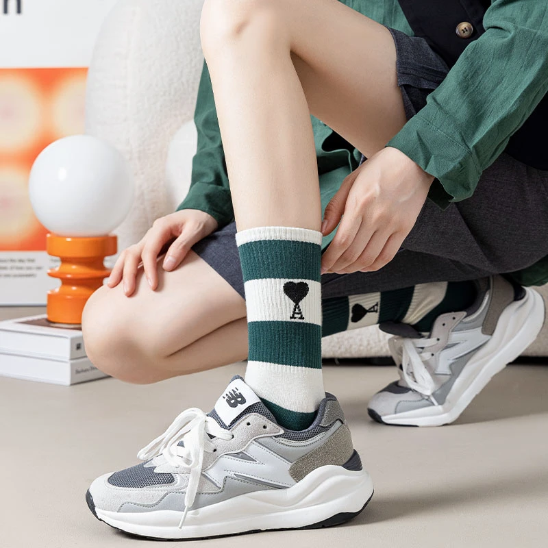 袜子女款韩版中筒ins潮彩色条纹个性百搭高弹运动男女四季棉袜