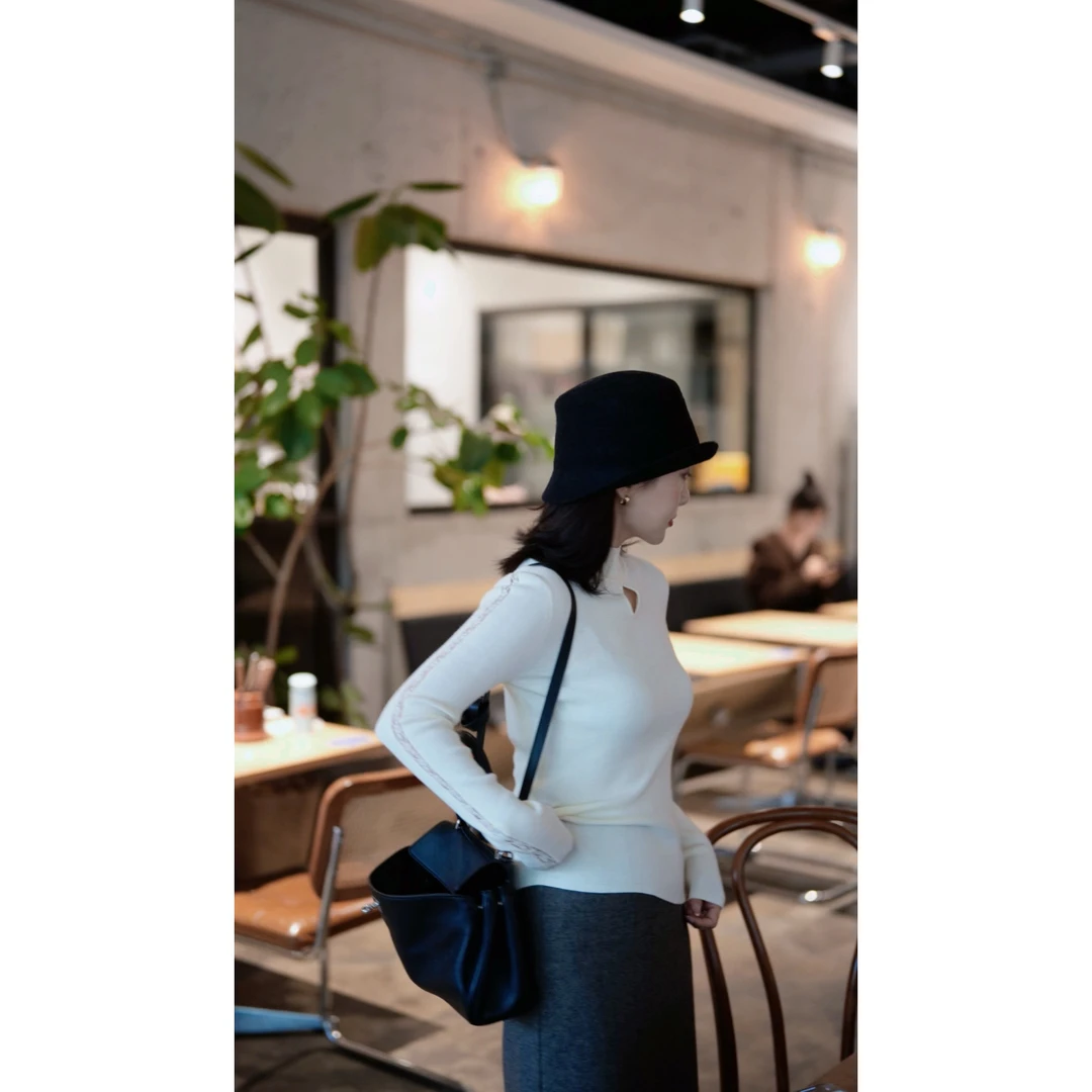 <反季清仓 NO退NO换!!>（心间水滴）细针羊毛蚕丝蕾丝拼接打底衫