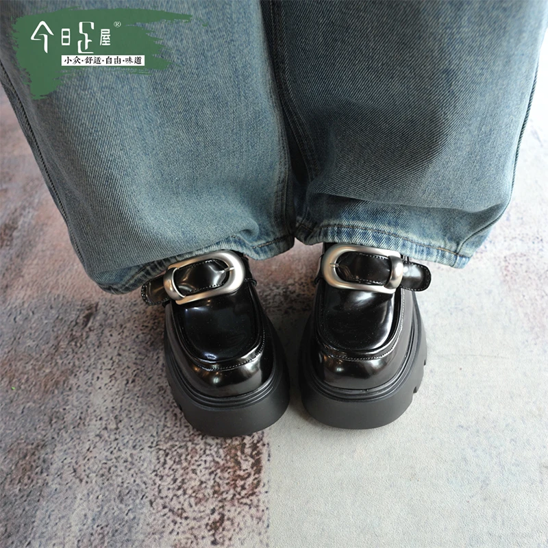 巨无霸超厚底真皮皮带扣乐福鞋一脚蹬松糕跟时尚小皮鞋女243063