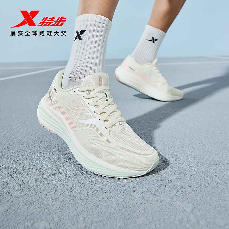 追云丨特步跑鞋女时尚夏季缓震网面轻便休闲运动鞋876218110057