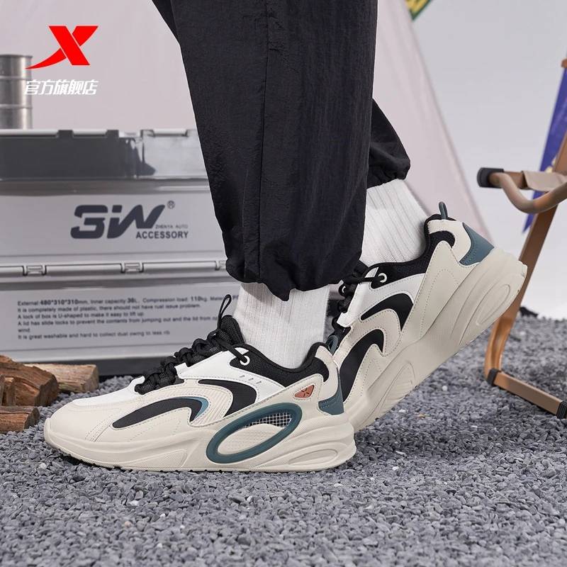 特步闪电EVO丨皮面运动鞋男秋季新款百搭轻便休闲鞋潮流老爹鞋子