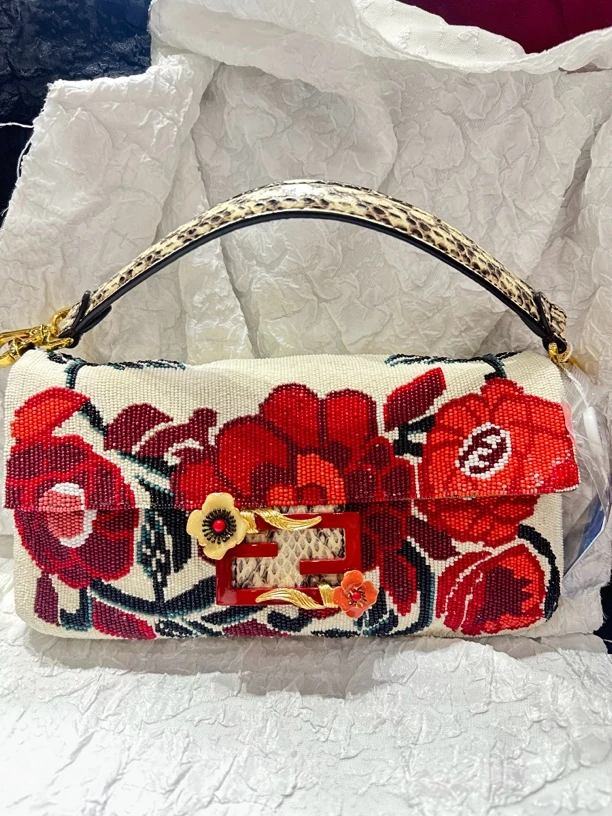 95新 FENDI/芬迪 芬迪秀款国色天香法棍腋下单肩包