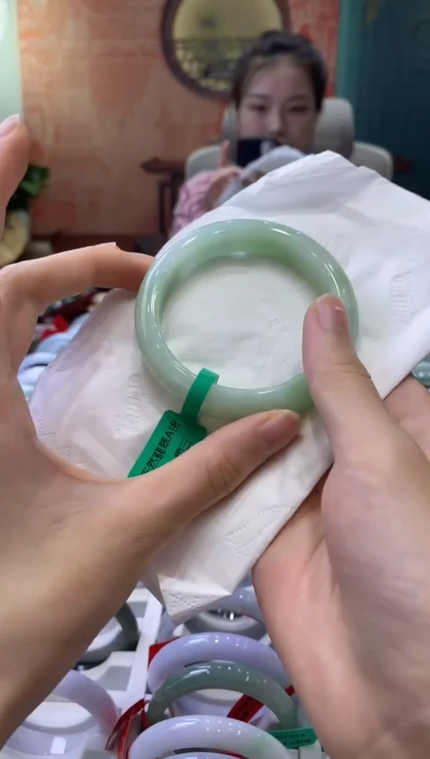 【闪购商品】翡翠手镯未镶嵌多人00414