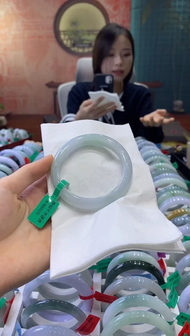 【闪购商品】翡翠手镯未镶嵌多人16919