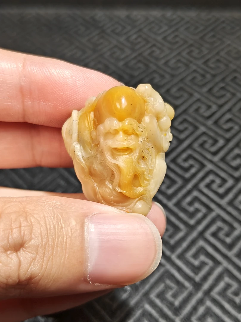 寿山石田黄石，银裹金寿星摆件 石细肉嫩 品质非常干净细腻