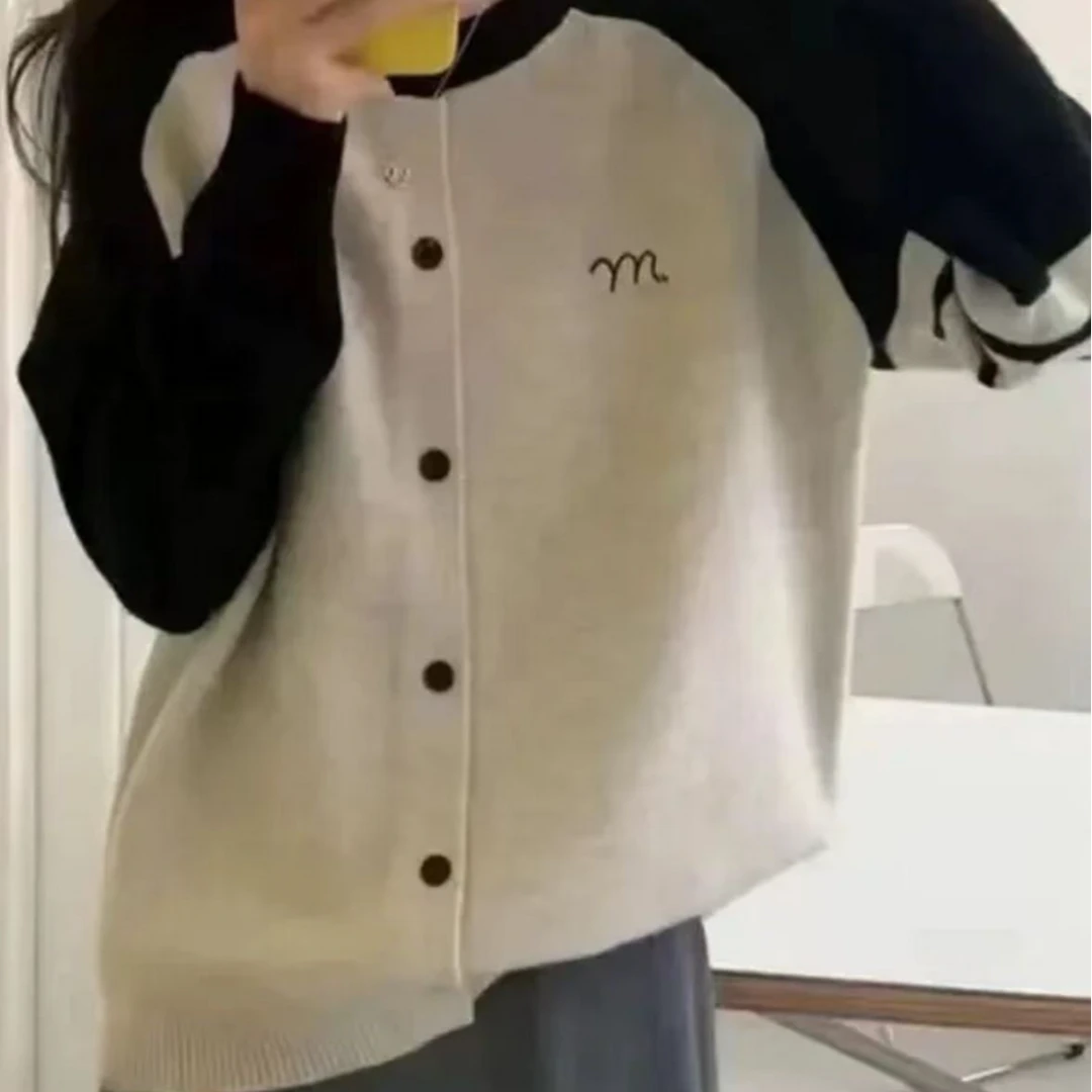 秋冬新款撞色圆领插肩袖后背兔子提花单排扣针织衫上衣女