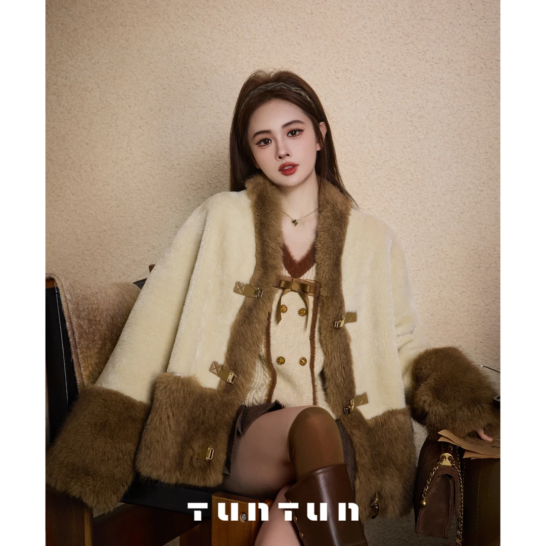 吞吞TUNT【木调雪松】富婆审美 贵气摩卡撞色毛毛外套