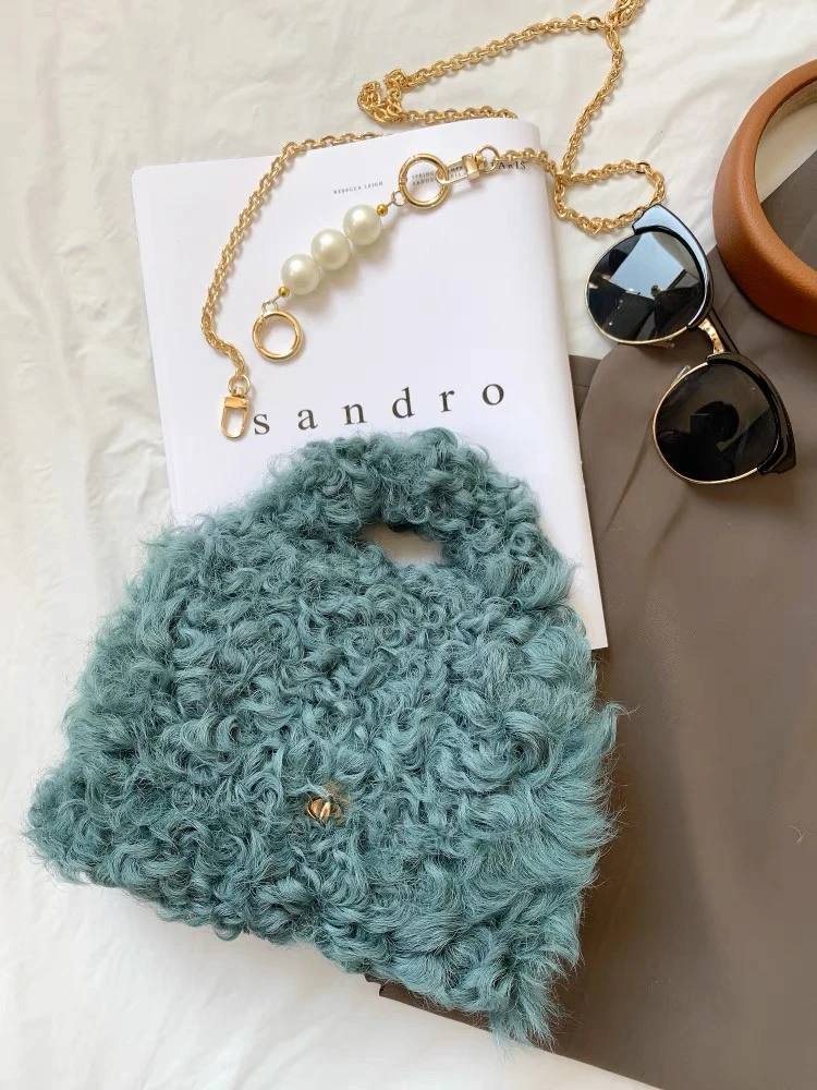 冬季新款羊卷毛包包女手拎包可爱休闲百搭逛街皮草羊毛手腕包洋气