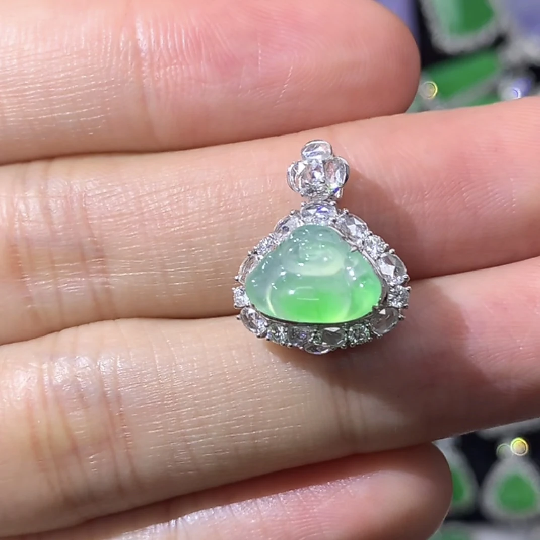 缅甸天然翡翠冰阳绿佛公