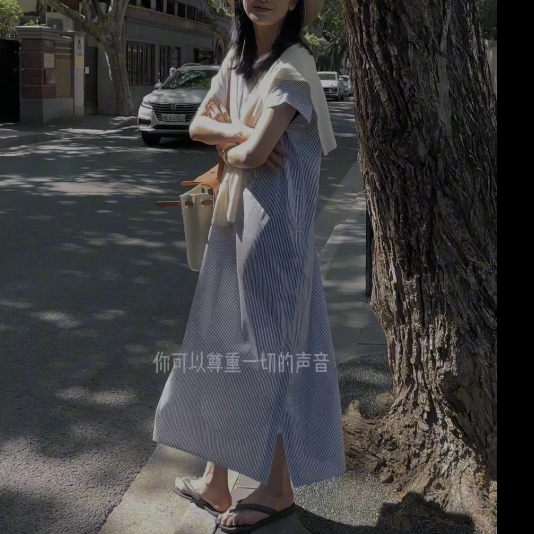 Loosen Up蓝白格调 气质法式慵懒感蓝白条纹长裙 V领短袖连衣裙