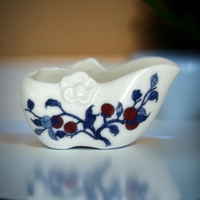 A白瓷柿子公道杯