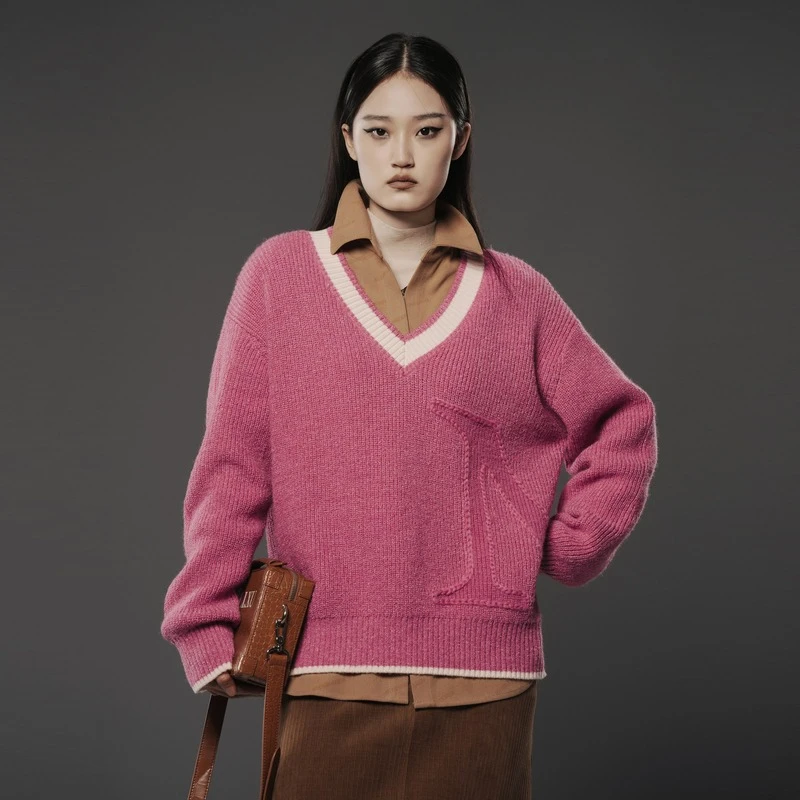 U/TI联名款拼接慵懒大V领毛衫女廓形落肩毛衣