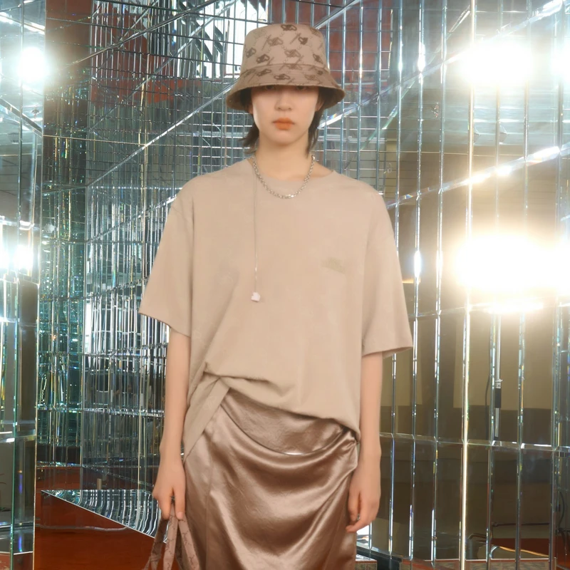 U/TI/尤缇UTI精致百搭显瘦时尚休闲简约植绒显白T恤