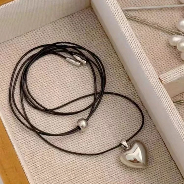 非金属布艺项链 金色立体爱心吊坠黑绳项链可调节小众复古桃心ins