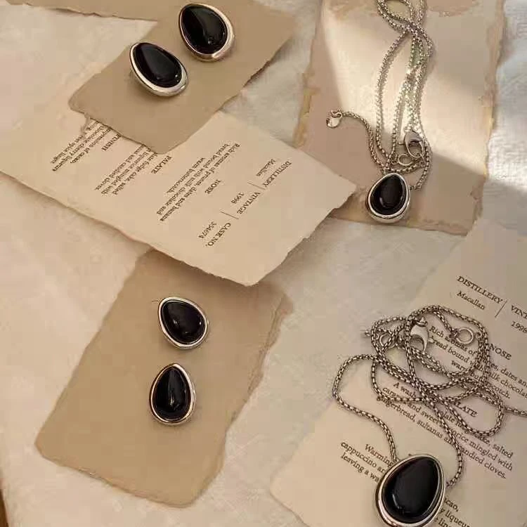 黄铜项链 黑椭圆复古项链小众设计高级耳钉轻奢简约气质百搭项链