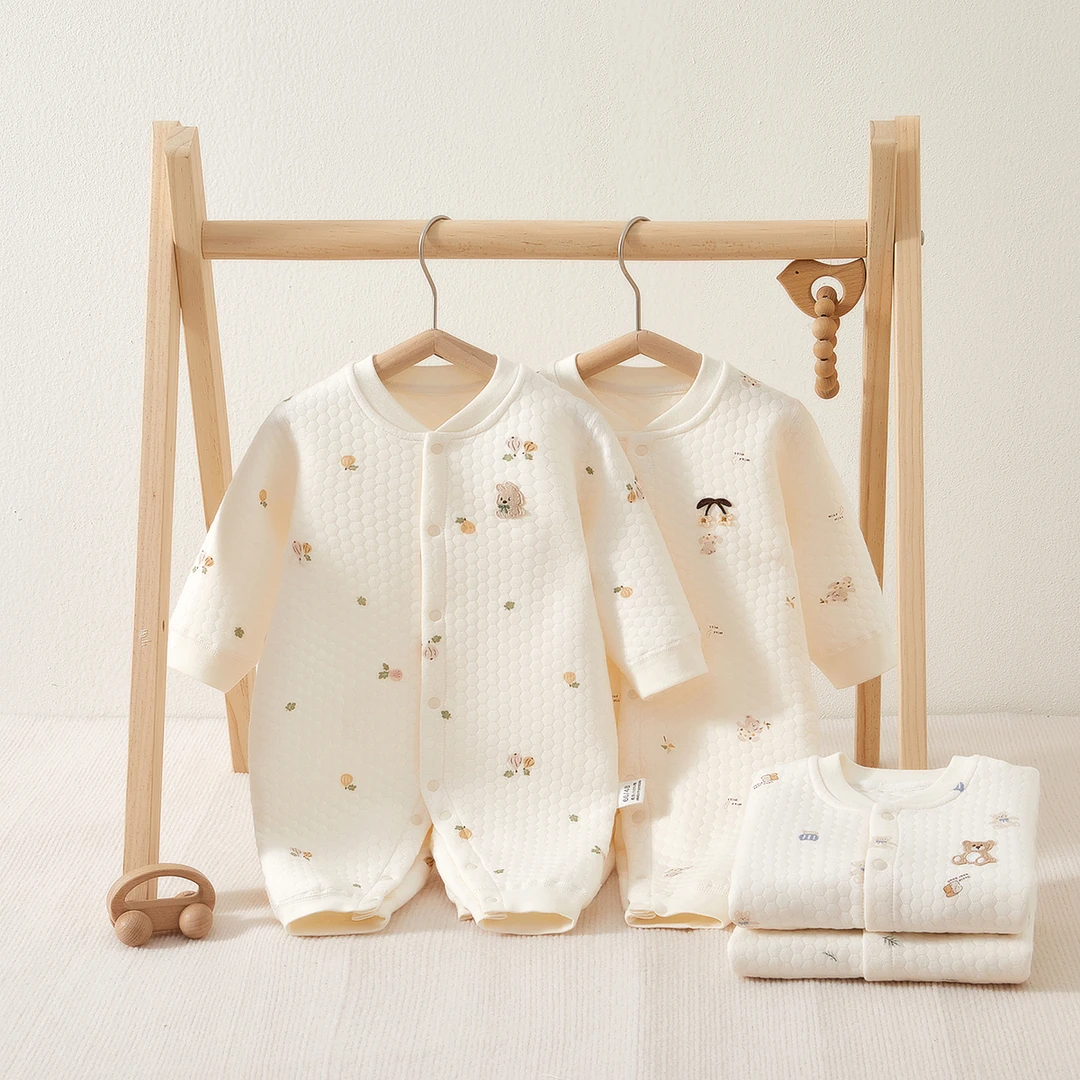 婴儿衣服秋冬新款宝宝保暖连体衣宝宝长袖纯新生儿棉夹棉哈衣